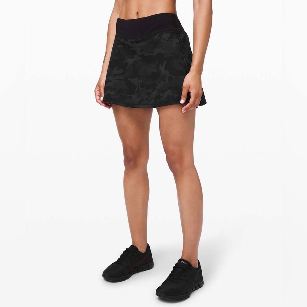 Lululemon Black Camo Pace-Rival Skirt in Size 6 15” (TALL)